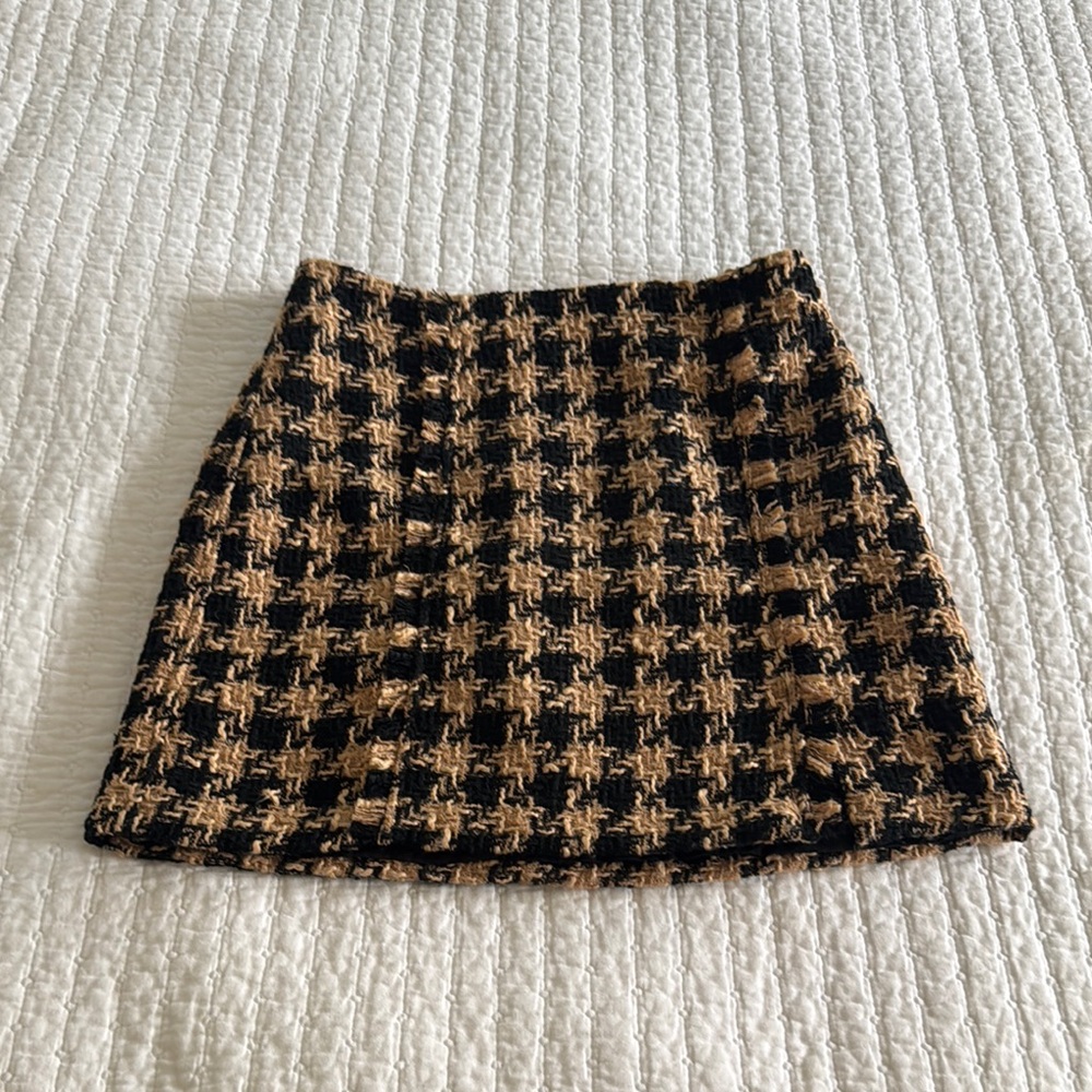 House of Harlow 1960 Black and Tan Mini A-Line Skirt
